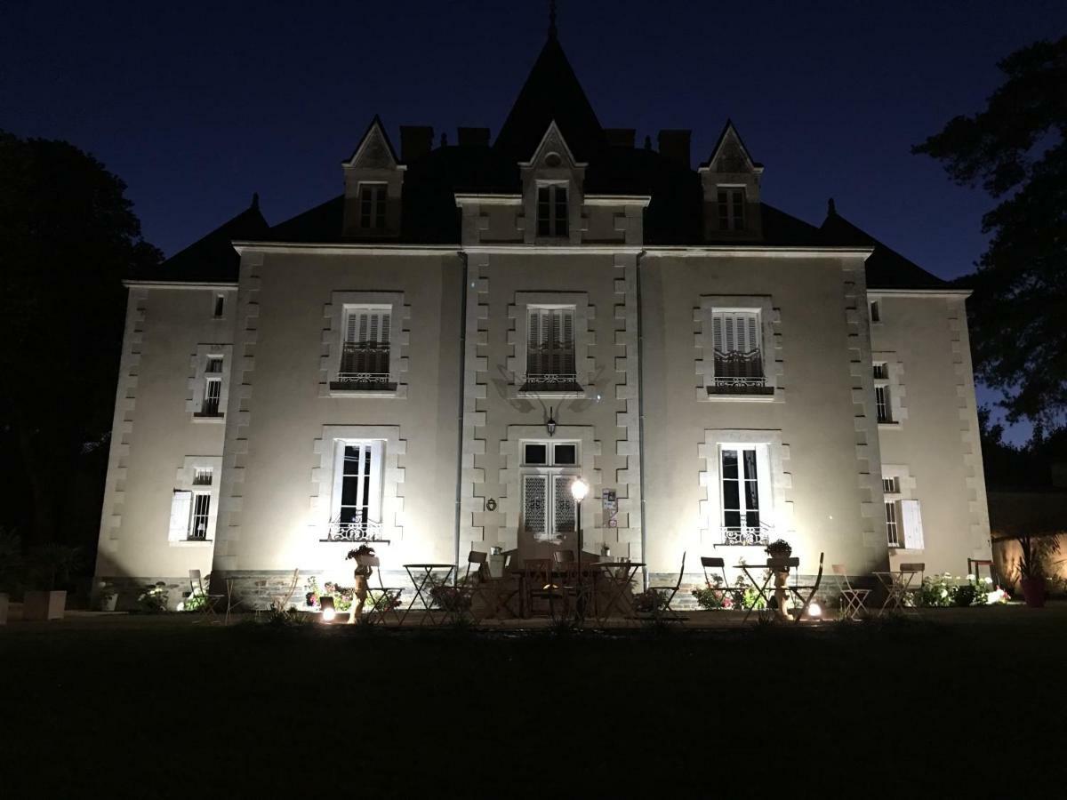 Le Petit Chateau Des Cedres Mouchamps Exterior foto